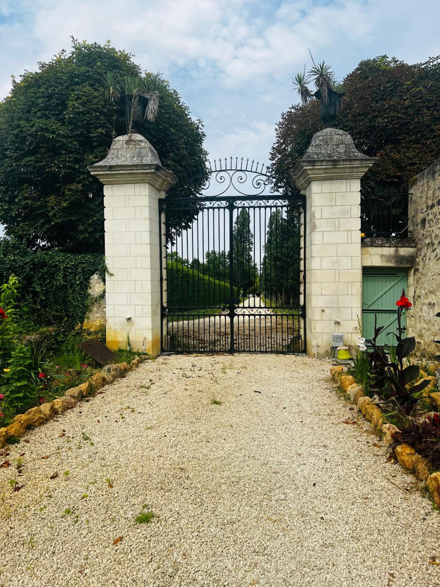 Chateau De La Thibaudiere - Chambre Du Tonneau Allonnes  Exteriér fotografie